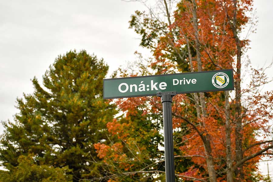 Oná:ke Drive Street Sign